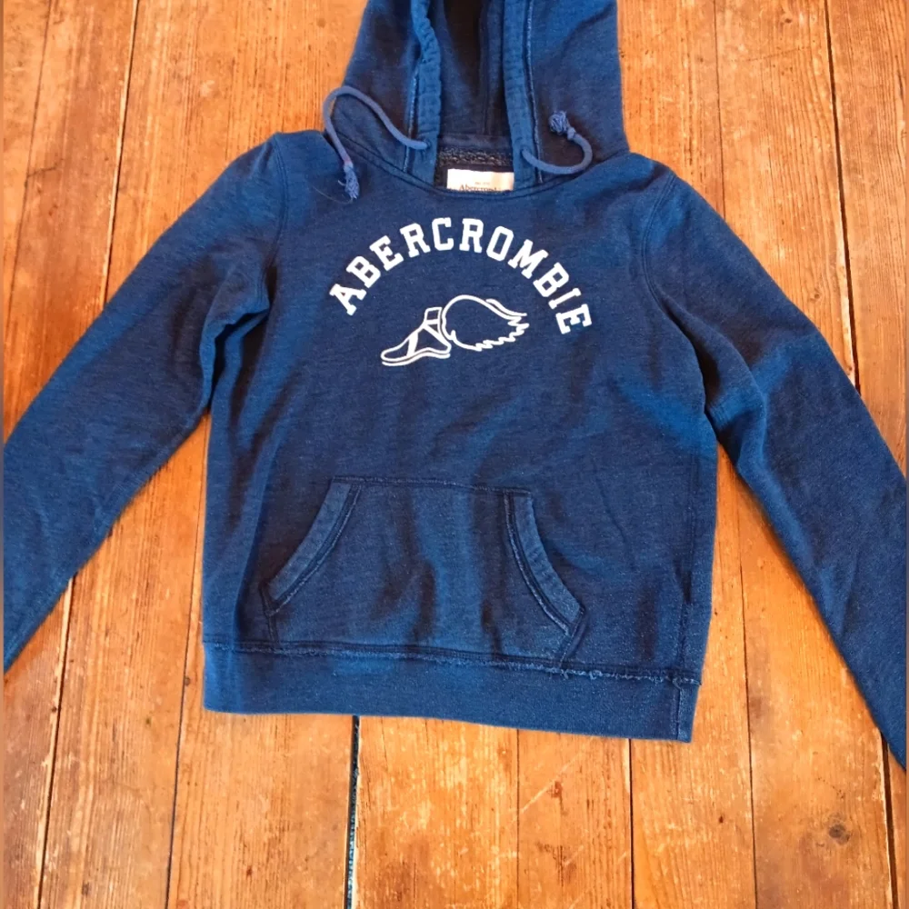 Sweatshirt - Picture 1 of 2
